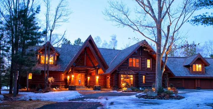 Keenan gallery photo of a timber home at dusk in the snow